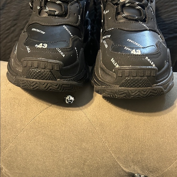 Balenciaga Black Chunky Sneakers - Picture 10 of 10